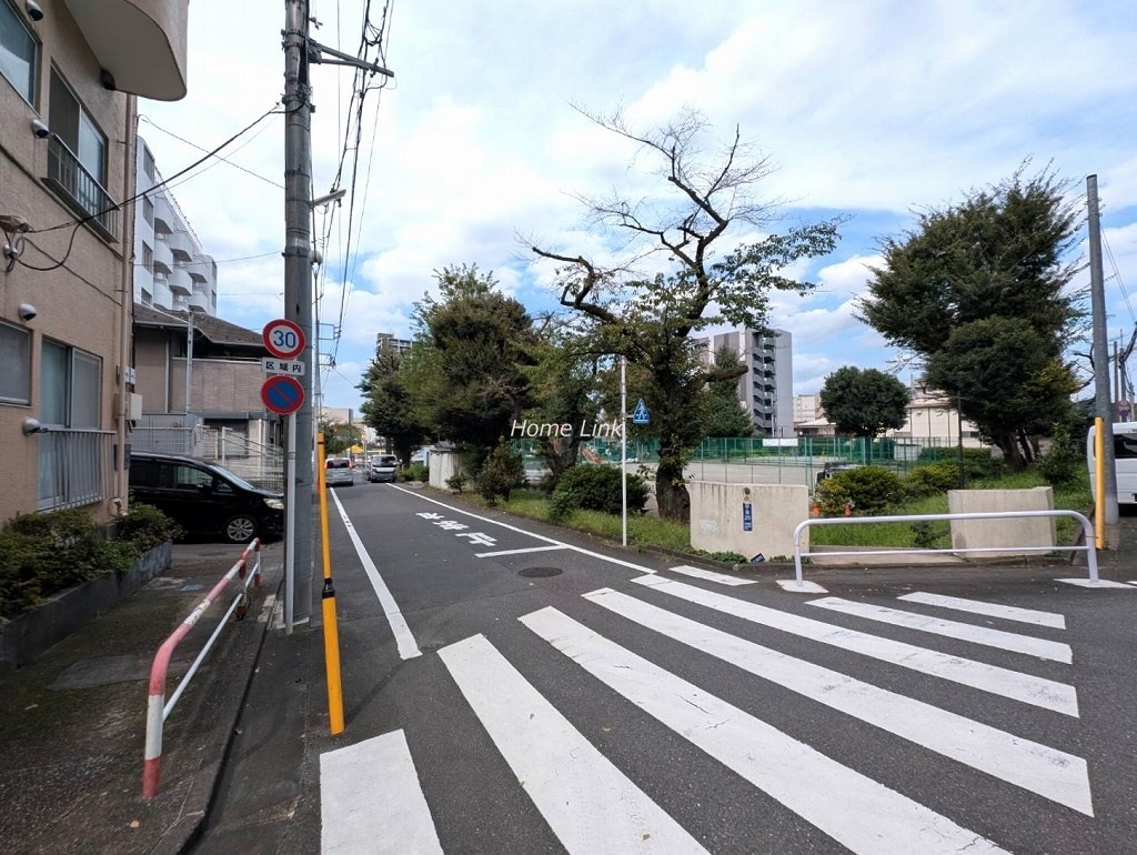サンモール小豆沢　東側 前面道路